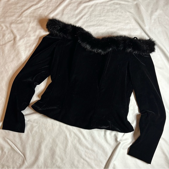 Vintage Velvet Corset Top Off the shoulder with fur - Picture 2 of 4